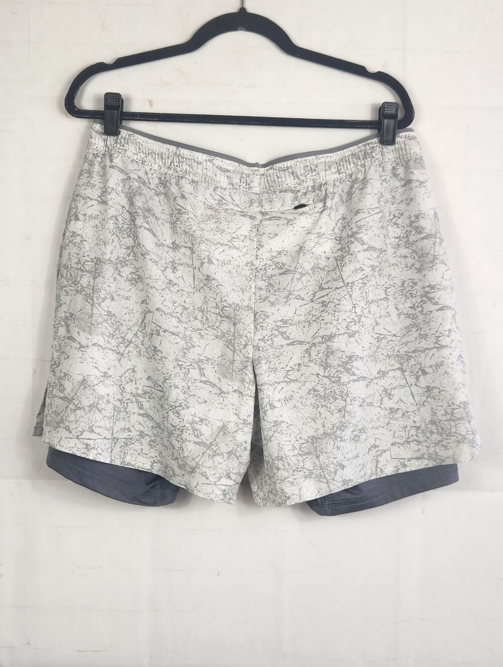 Chubbies Ultimate Training Shorts L Gray Marble Print Lined 5.5" Zip Pocket Men - Picture 4 of 16